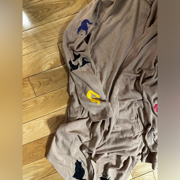 SOLD Hocus Pocus long sweater - Picture 6 of 7